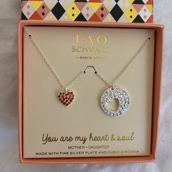 FAO Schwarz Fine Silver Heart Pendant Necklace Set - Picture 2 of 5